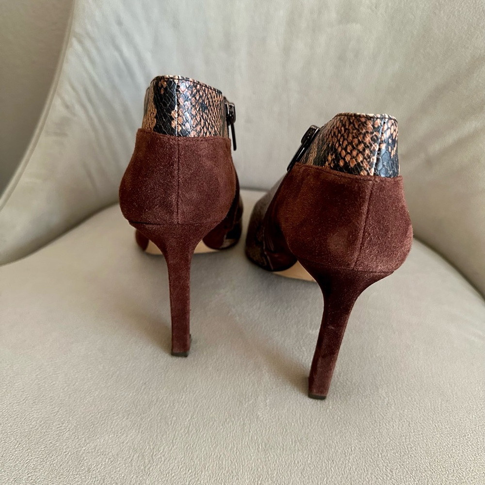 Vince Camuto Sempren Tan & Brown Snake-Print Pointed Ankle Booties Size 11 - Picture 5 of 6